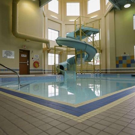 The Glenmore Inn & Convention Centre YYC Buitenkant foto