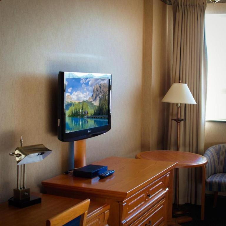 The Glenmore Inn & Convention Centre YYC Buitenkant foto