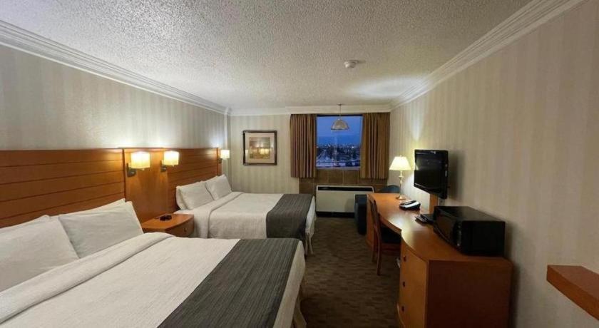 The Glenmore Inn & Convention Centre YYC Buitenkant foto